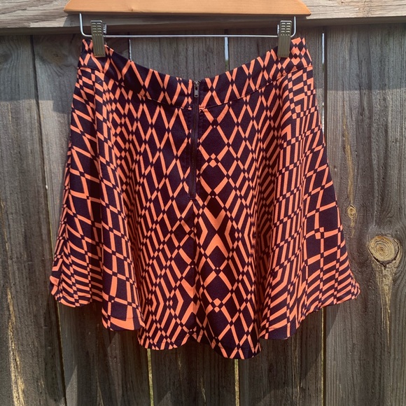 blu pepper abstract above knee skirt. Like new. - Picture 10 of 16